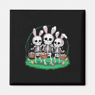 Lustiger Oster-Skelett hält Ei Bysket mit Hase Magnet