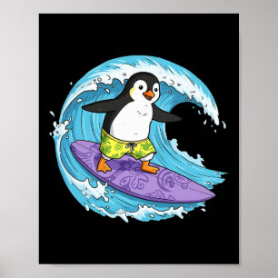 Lustiger Pinguin surft auf einer Ozeanwelle 1 - Fa Poster