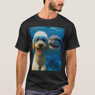 Lustiger Pudel-Hund-Selfie mit Hai-Ozeanliebhabern T-Shirt