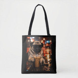 Lustiger Pug, der Eiskaffee trinkt, süßes Geschenk