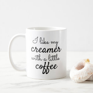 Lustiger Rahmtopf mit einem wenigen Kaffeetasse