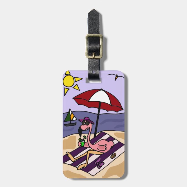 Lustiger rosa Flamingo am Strand Gepäckanhänger (Vorderseite vertikal)