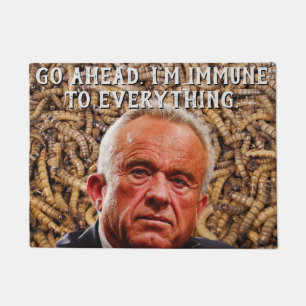 Lustiger rotgesichtiger Robert F. Kennedy Jr. und Fußmatte