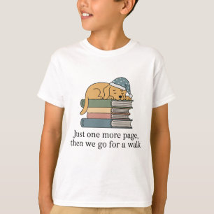 Lustiger schlafender Hund auf Büchern, "Nur noch e T-Shirt