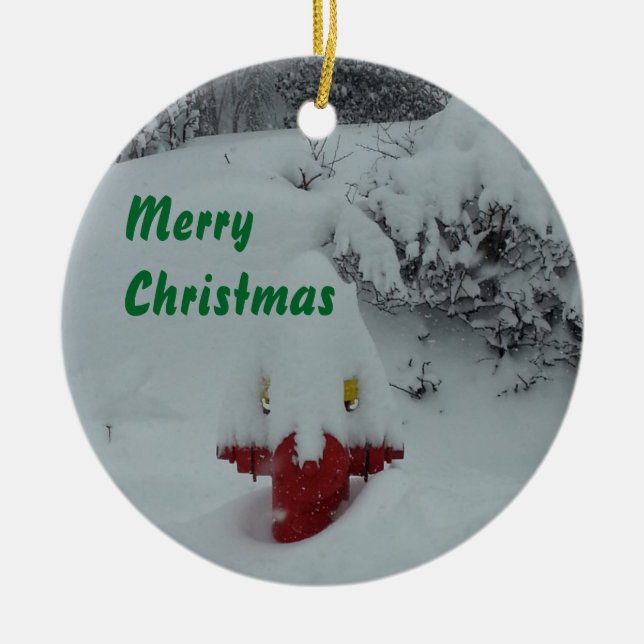 Lustiger schneebedeckter Hydrant Keramikornament (Vorne)