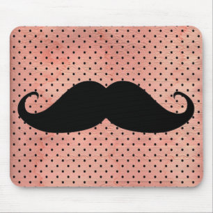 Lustiger Schnurrbart auf niedlichem rosa Mousepad
