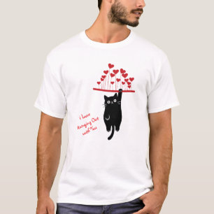 Lustiger schwarzer Kater hängt am Valentinstag her T-Shirt