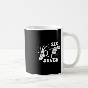 Lustiger Six Seven 67 Meme Gen Alpha Skelett Hände Kaffeetasse