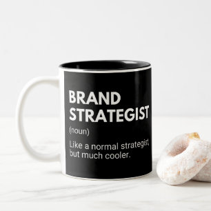 Lustiger Slogan für Markenstratege und Marketing-S Zweifarbige Tasse