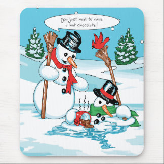 Lustiger Snowman mit heiße Schokoladen-Cartoon Mousepad