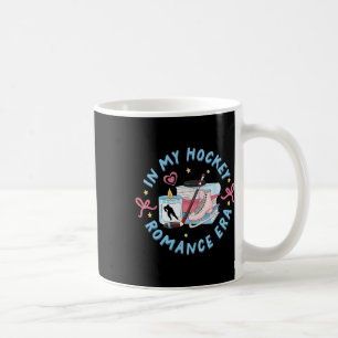 Lustiger Sportromanze-Leser, der in meiner Hockey- Kaffeetasse