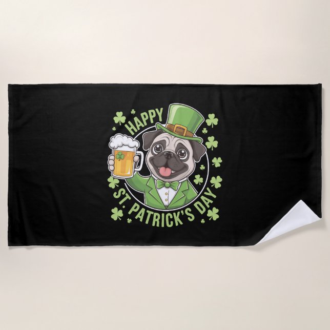 Lustiger St. Patrick's Day Mops mit Bierkrug Strandtuch (Vorderseite)