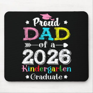 Lustiger stolzer Papa eines Kindergartenkindes der Mousepad