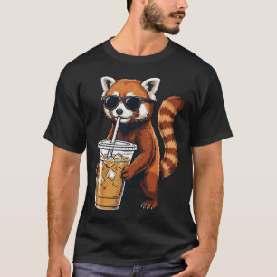 Lustiger süßer Roter Panda, der eisgekühlten Kaffe T-Shirt