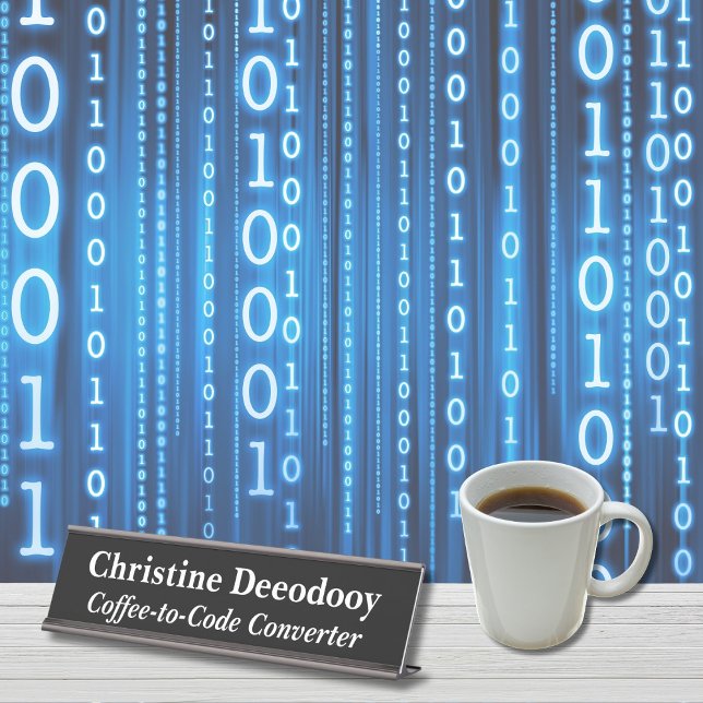 Lustiger Tech-Kaffee-zu-Code-Konverter Schwarz Schreibtischnamensplakette (Von Creator hochgeladen)