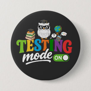 Lustiger Testmodus Ein Coole Eule Lehrer & Schül Button