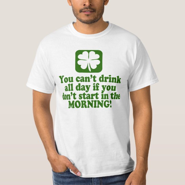 Lustiger trinkender Spaß St. Paddys T-Shirt (Vorderseite)
