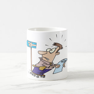 Lustiger verlorener Mann verwirrter Reisender mit Kaffeetasse