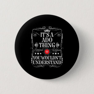 Lustiger Vintage-Ado-Name S und Ado-Name Es ist ei Button