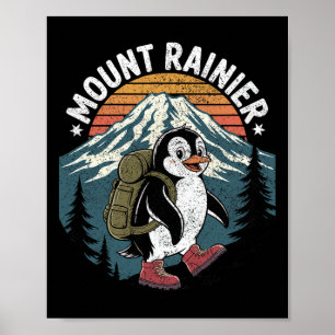 Lustiger Wander-Pinguin beim Klettern am Mount Rai Poster