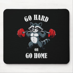 Lustiger Waschbär beim Krafttraining und Kniebeuge Mousepad