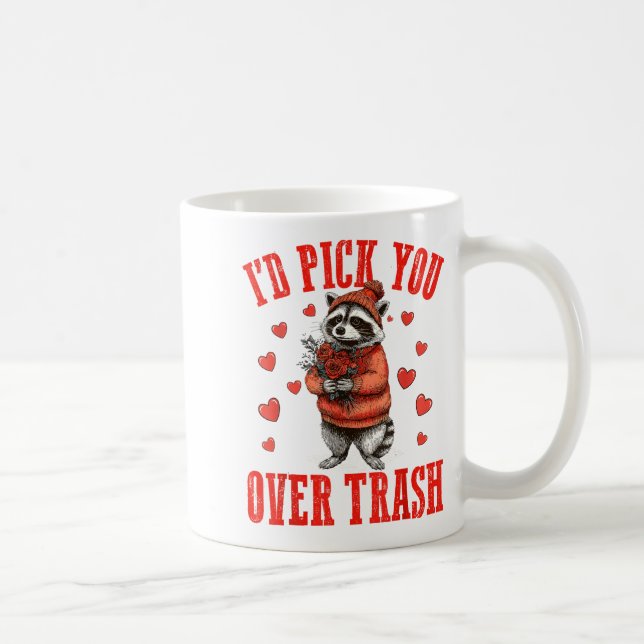 Lustiger Waschbär, ich würde dich über den Müll am Kaffeetasse (Rechts)