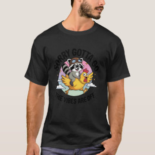 Lustiger Waschbär reitet auf Huhn, Sorry, muss geh T-Shirt