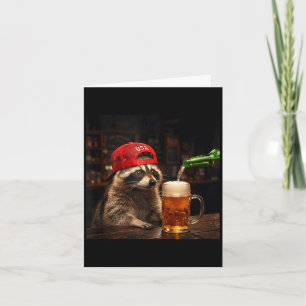 Lustiger Waschbär trinkt Bier patriotisch 4. Juli Karte