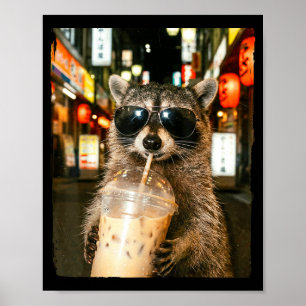 Lustiger Waschbär trinkt Eis Kaffee Männer Frauen Poster