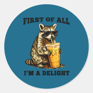 Lustiger Waschbär trinkt eisgekühlten Kaffee Meme Runder Aufkleber