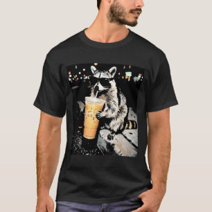 Lustiger Waschbär trinkt eisgekühlten Kaffee Tier T-Shirt