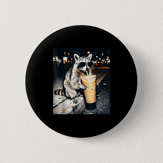Lustiger Waschbär trinkt Eiskaffee  Button (Vorderseite)