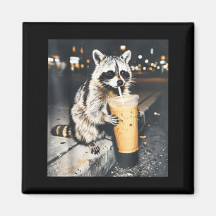 Lustiger Waschbär trinkt Eiskaffee Tier Meme Männe Magnet