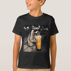 Lustiger Waschbär trinkt Eiskaffee Tier Meme Männe T-Shirt
