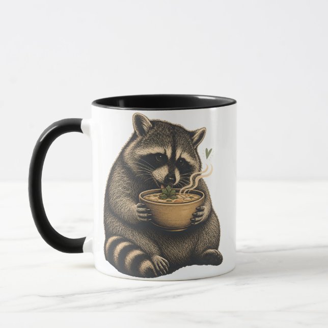 Lustiger Waschbär trinkt heiße Suppe Tasse (Links)