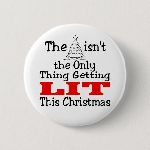 Lustiger Weihnachtsbaum ist nicht das Einzige, was Button