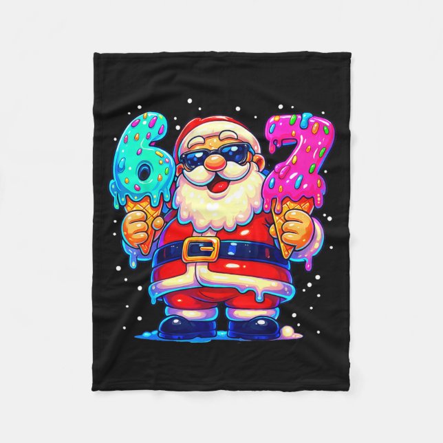 Lustiger Weihnachtsmann sagt sechs sieben 67 Meme  Fleecedecke (Vorderseite)