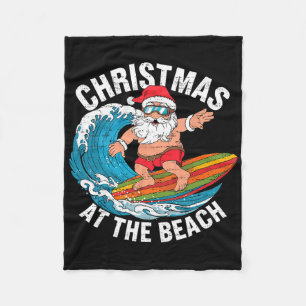 Lustiger Weihnachtsmann surft Weihnachten im Juli Fleecedecke