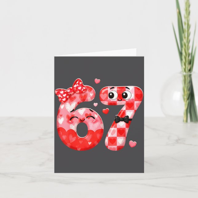 Lustiges 67 Valentins Meme Six Seven Herz 6 7 Frau Karte (Vorderseite)