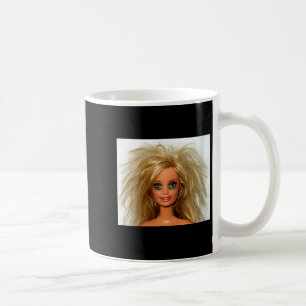 Lustiges, abgenutztes Blondinen-Puppen-Gesicht-Mem Kaffeetasse