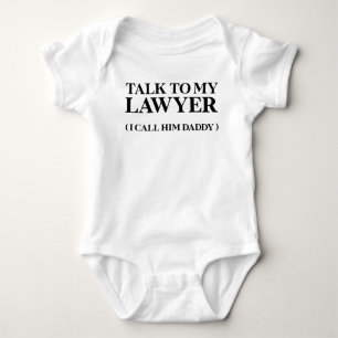 Lustiges Baby-Zitat Sprich mit meinem Anwalt Daddy Baby Strampler