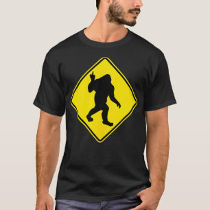 lustiges Bigfoot sasquatting Mittelfinger nov T-Shirt