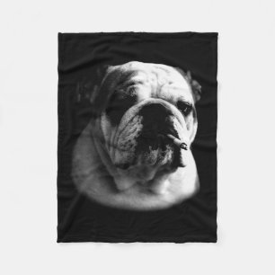 Lustiges Bulldogge-Design mit rauchendem Hund Fleecedecke