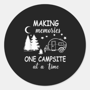 Lustiges Camping Macht Erinnerungen Eine Campsite Runder Aufkleber