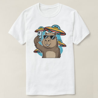 Lustiges Capybara-Selfie mit UFO-Alien-Raumschiff- T-Shirt