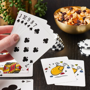 Lustiges Cartoon Brathähnchen beim Fallen Spielkarten