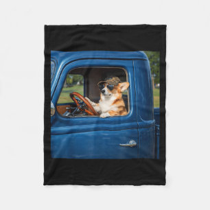 Lustiges Corgi-Meme humorvoller Hund fährt LKW Str Fleecedecke
