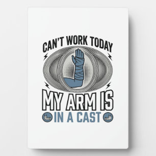 Lustiges gebrochenes Arm-Gips Vintage T-Shirt Desi Fotoplatte