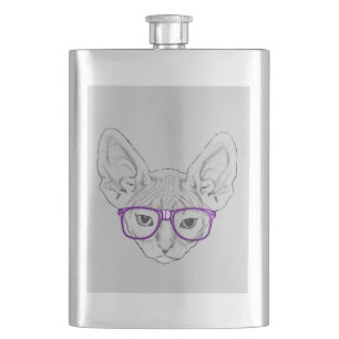 Lustiges Geeky Nerdy Sphynx mit aufgenommenen Flachmann