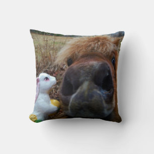 Lustiges Gesicht Braunes Pferd & Osterhase Kissen
